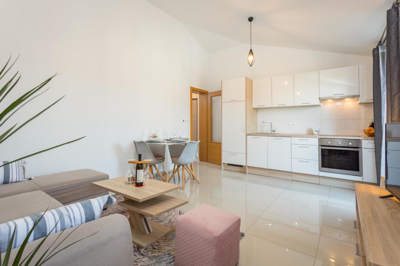 Apartment D&d, New City With Parking Pula