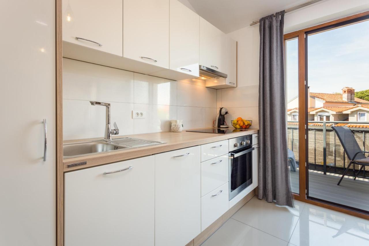 D&d, New With Parking Apartment *